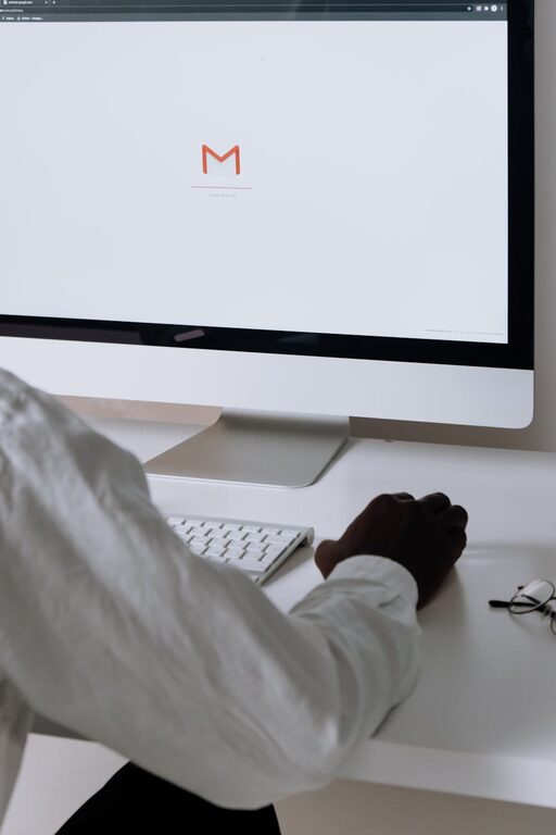 How to Keep Your Emails Under Control: Tips for a Clear Inbox